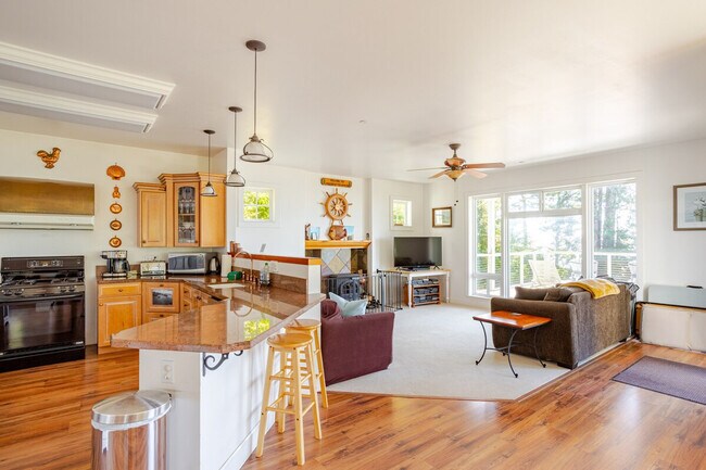 Building Photo - 22164 Umland Cir