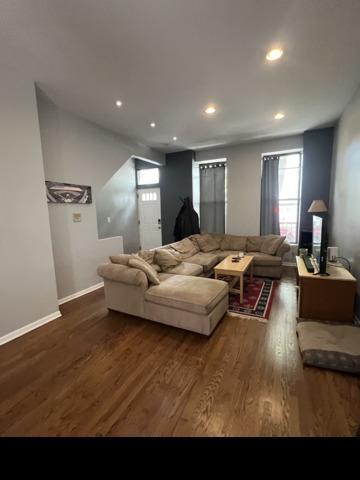 Building Photo - 3 bedroom in Chicago IL 60610