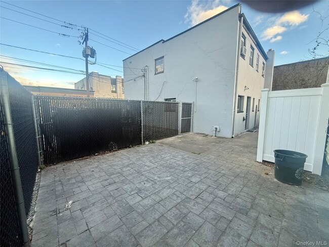 Building Photo - 109 S 15th St