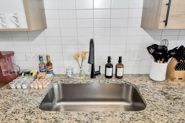 Building Photo - 1111 Shepherd Dr