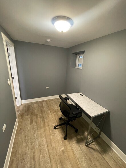 Furnished $2331 Per Month - 4836 S Michigan Ave