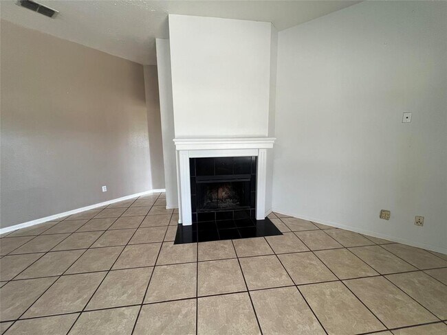 Building Photo - 1100 County Rd 313