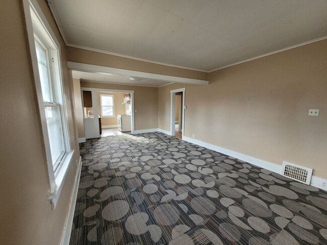 Building Photo - 2 Bedroom, 1 Bathroom Home with Deck