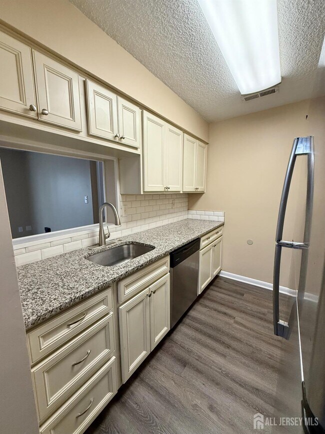 Building Photo - 5205 Ravens Crest Dr