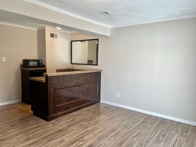 Building Photo - Charming 2 Bedroom/2 Bathroom in Laurel Valley!