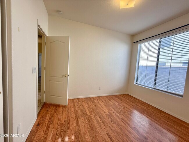 Building Photo - 3530 E Park Ave
