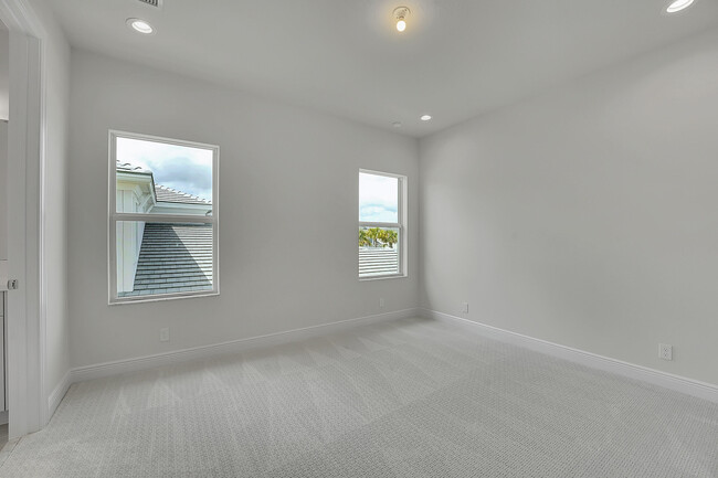 Building Photo - 9341 Crestview Cir