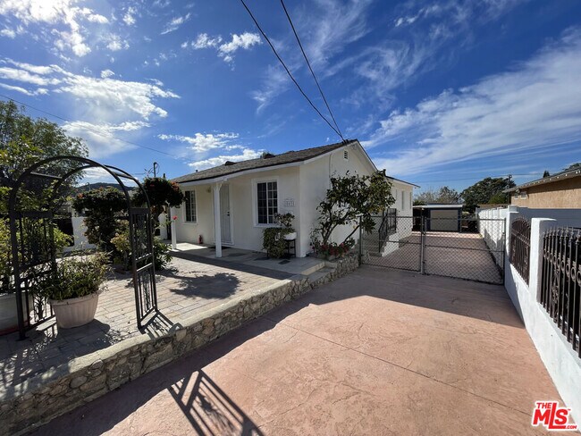 Building Photo - 10631 Tinker Ave