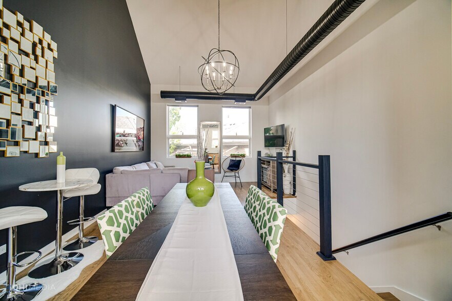 Building Photo - 2828 N Talman Ave