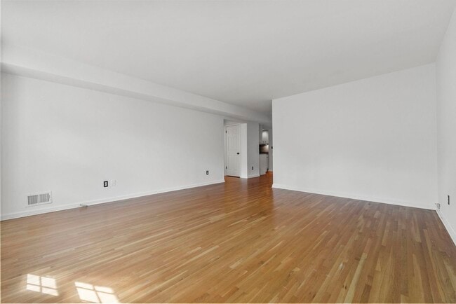 Building Photo - 456 9th St