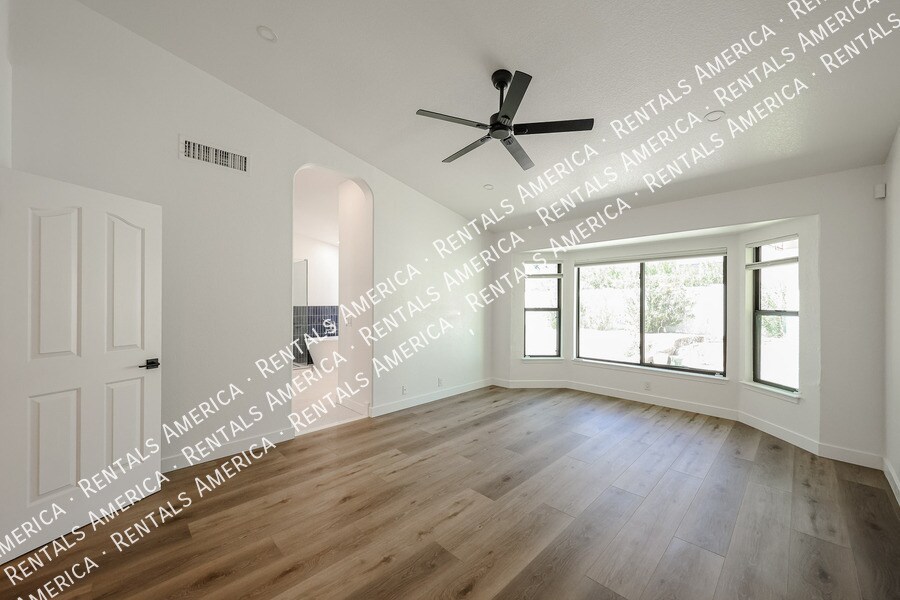 Building Photo - 4812 E Aire Libre Ave