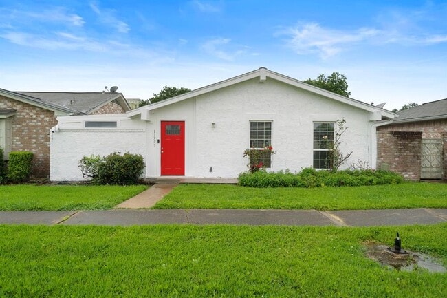 Primary Photo - 12995 Clarewood Dr