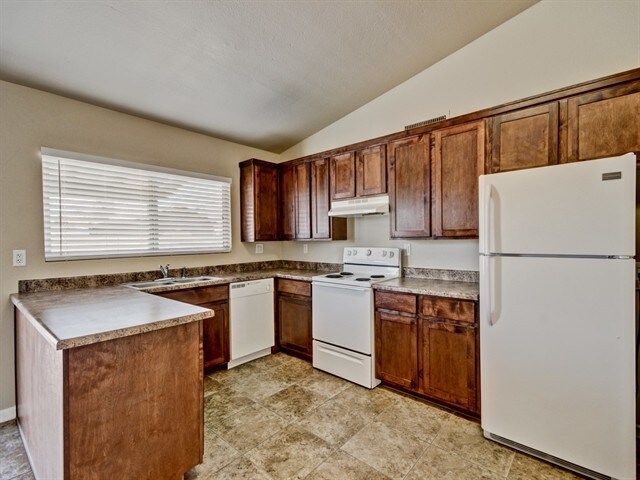 Building Photo - 10930 W Montecito Ave