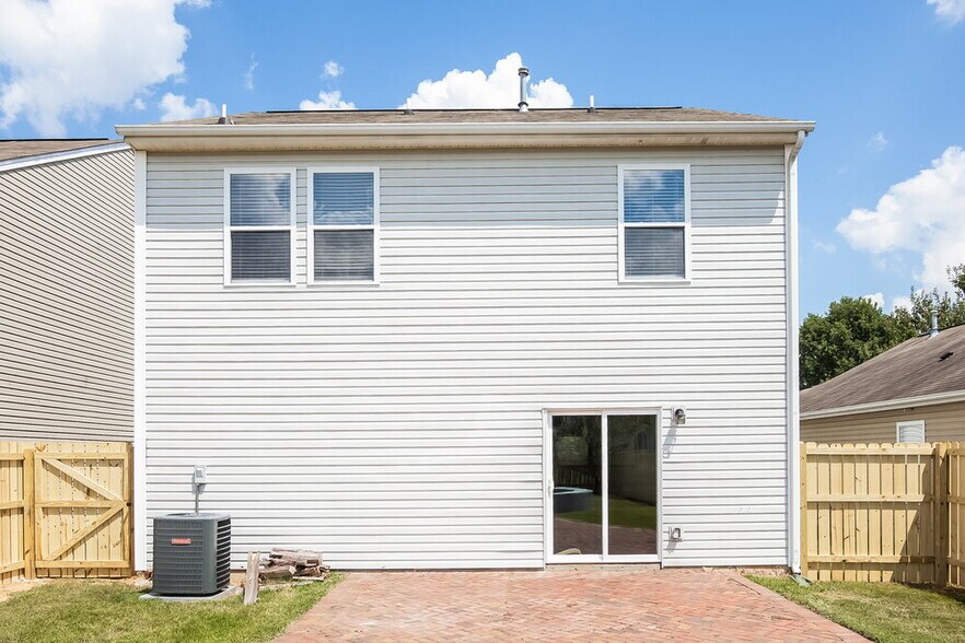 Building Photo - 2118 Buckleigh Dr