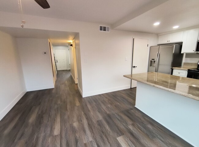 Building Photo - Available Now! Beautifully Remodeled 2 Story Condo located in Sacramento!