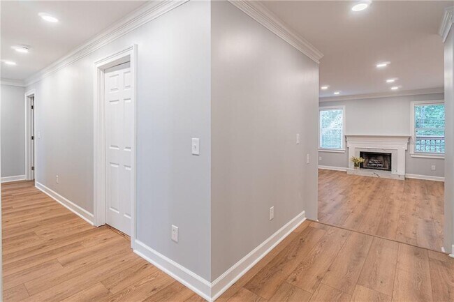 Building Photo - 27 S Riversong Ln