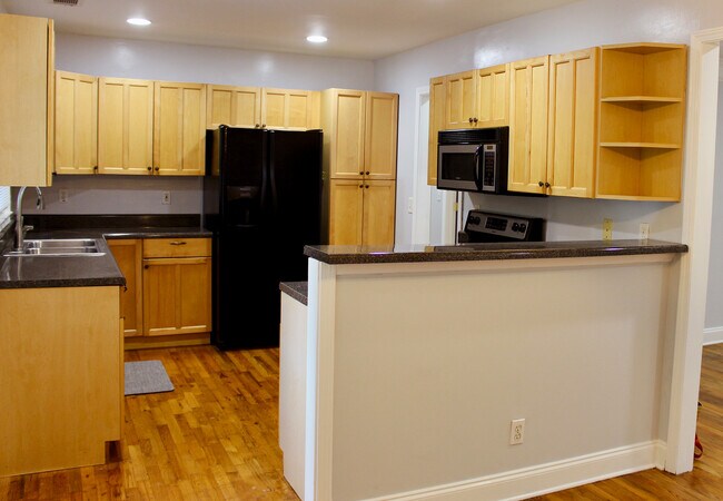 Building Photo - 2287 Vistamont Dr