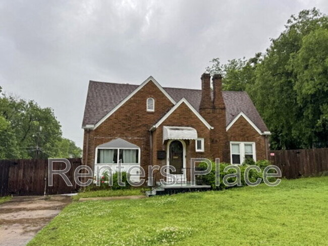 Primary Photo - 2233 N Denver Blvd