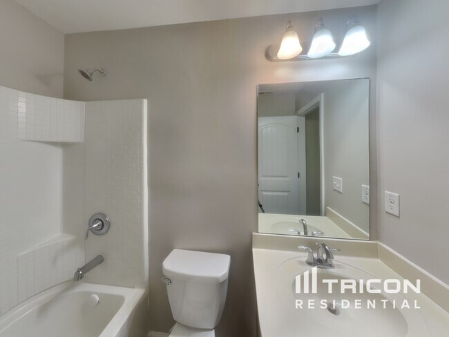 Building Photo - 3380 Baylor Cir