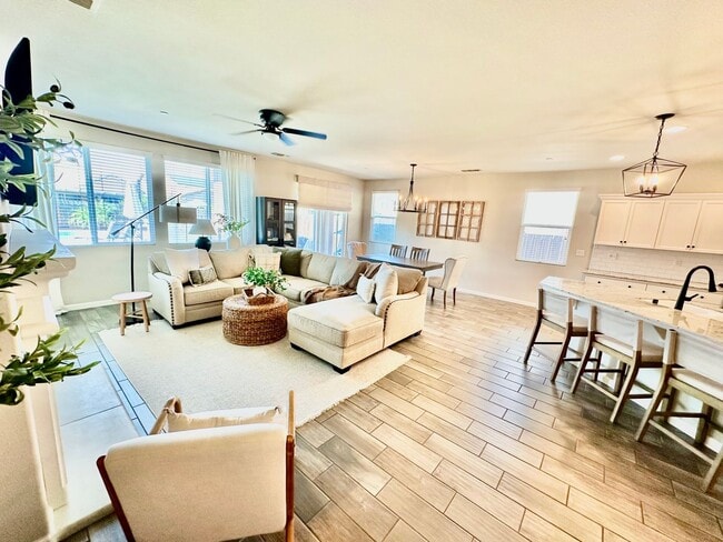 Building Photo - North Clovis 3/3 with Bonus Room and Pool