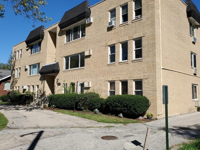 Building Photo - 1328 Webford Ave