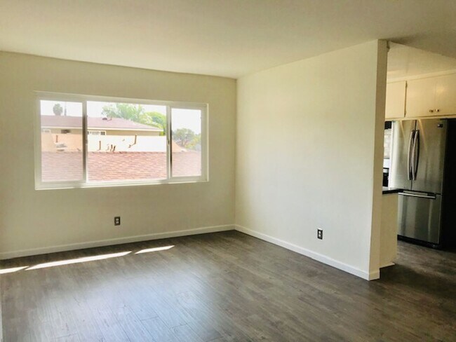 Building Photo - 539 E Hyde Park Pl