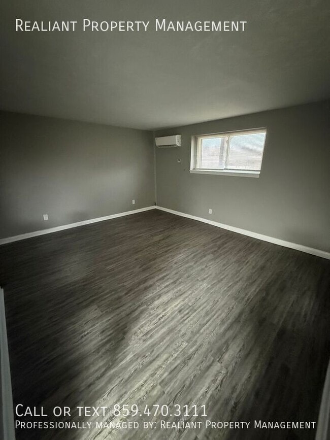 Building Photo - 2082 Fairmont Ct