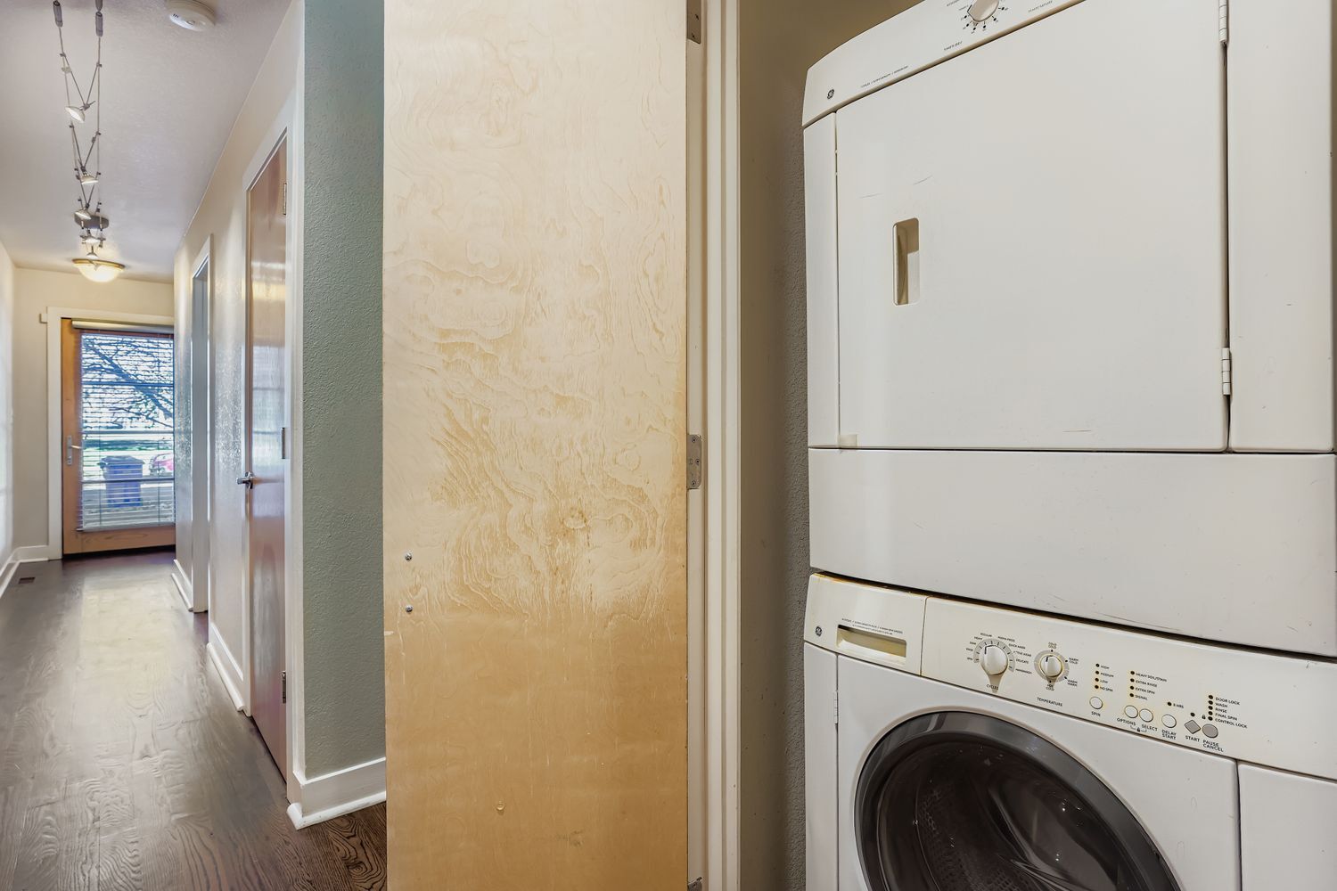 Building Photo - 356 W Archer Pl