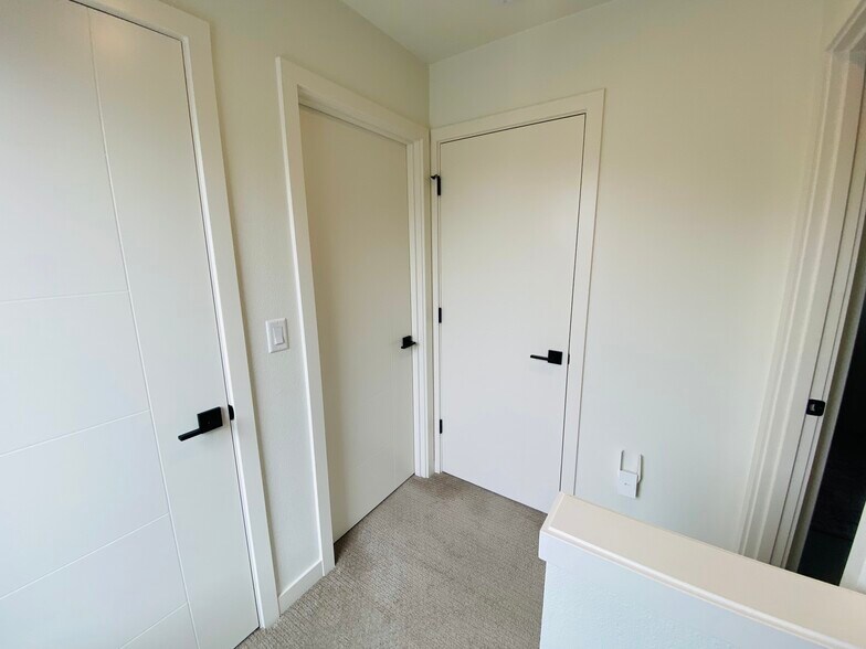 Building Photo - 3942 SE Gladstone St