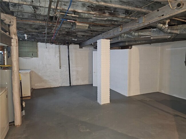 Building Photo - 1301 Broadway Ave