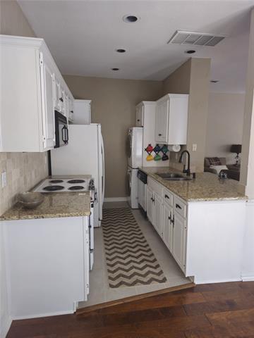 Building Photo - 2116 Tanglewood Blvd