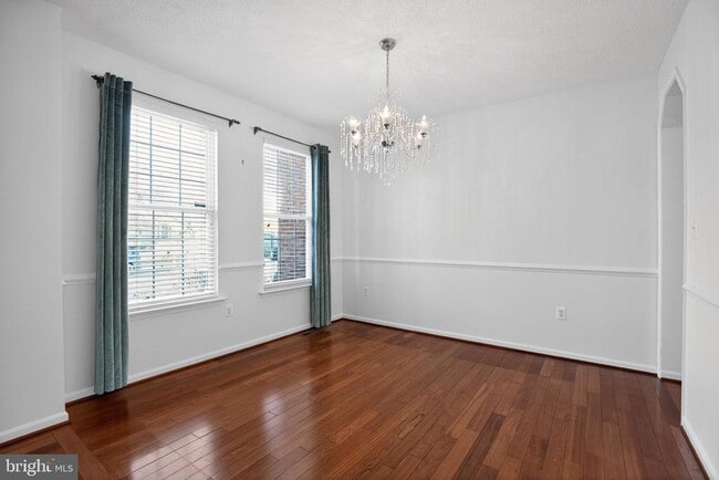 Building Photo - 2323 Springdale Ln