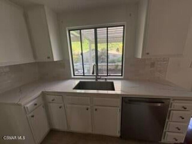 Building Photo - 3855 Lost Springs Dr
