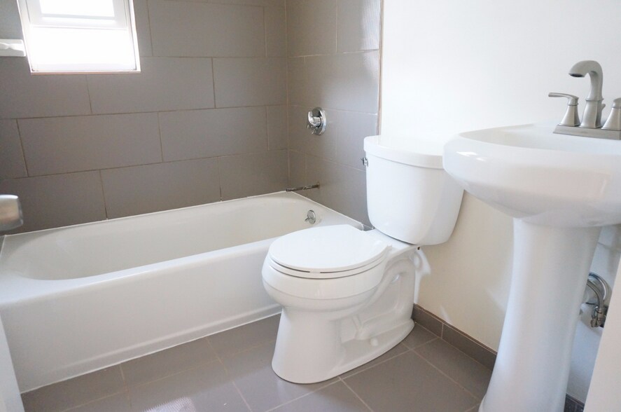 Building Photo - 21 Weitz St