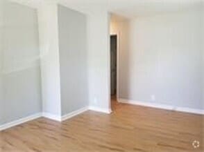 Building Photo - 2 bd 1 ba duplex in a Great Location