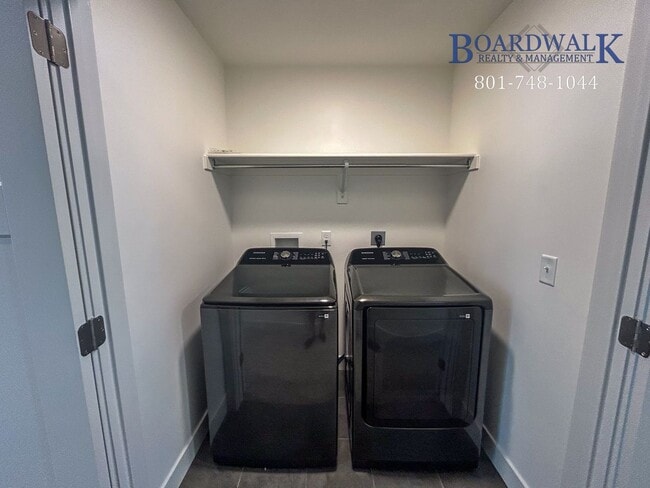 Building Photo - Spacious 3 bed in Quiet Community