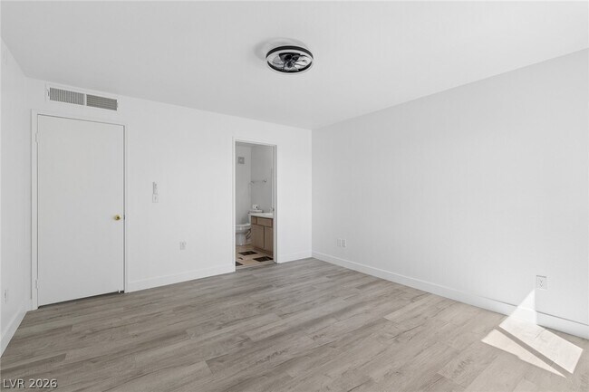 Building Photo - 7885 W Flamingo Rd
