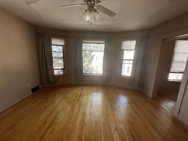 Building Photo - 114 S Blair St