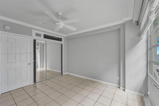 Building Photo - 1430 Brickell Bay Dr