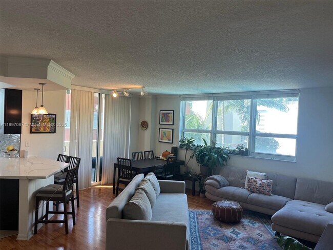 Building Photo - 2000 N Bayshore Dr