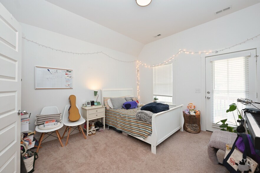 Building Photo - 422 Creative Way