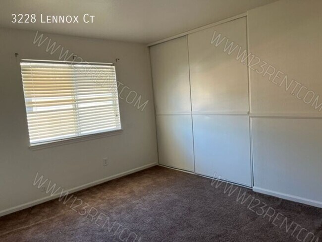 Building Photo - 3228 Lennox Ct
