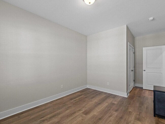 Building Photo - Lease OR Lease to Own