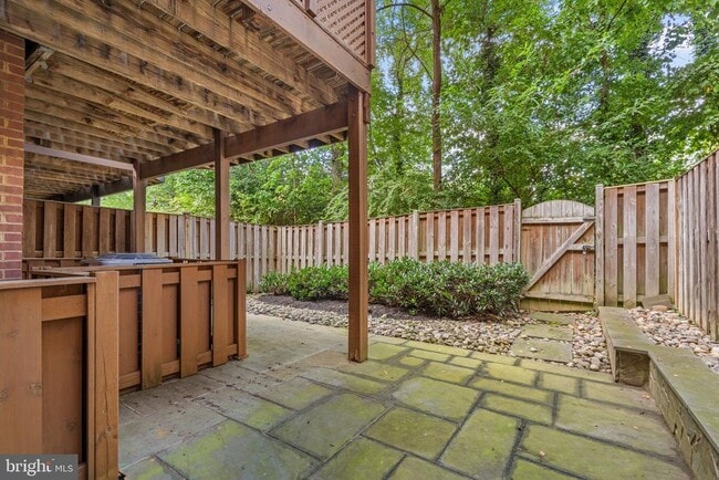 Building Photo - 10241 Aspen Willow Dr