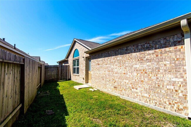 Building Photo - 15010 Rustler Gate Ln