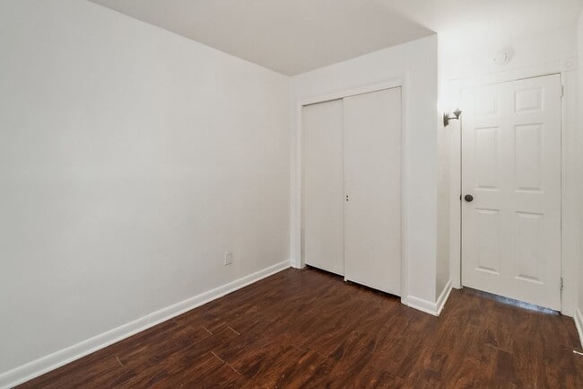 Building Photo - Affordable 3BR Home with Private Yard – Walk to Downtown!