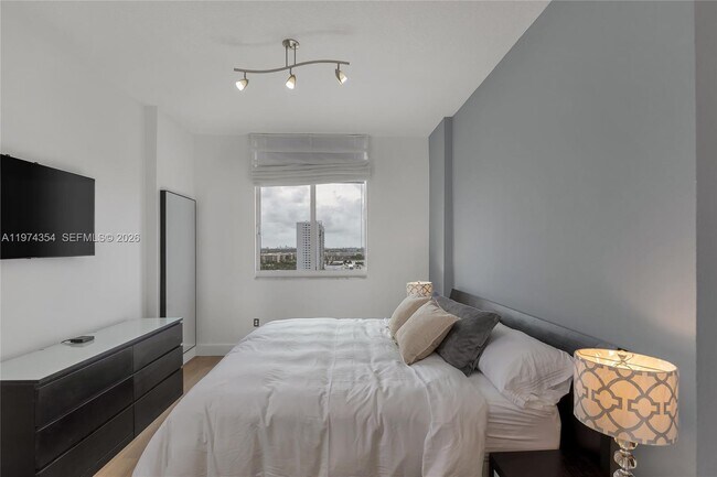 Building Photo - 18800 NE 29th Ave