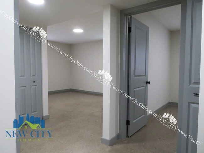 Building Photo - 2085 Building - New Rennovated 1 & 2 bedrooms starting at $989!