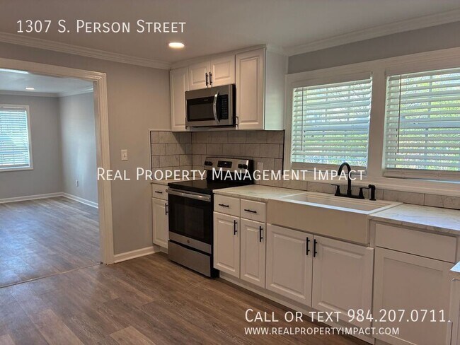 Building Photo - 1307 S Person St