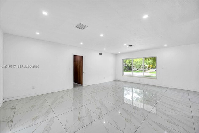 Building Photo - 12525 SW 68th Ct